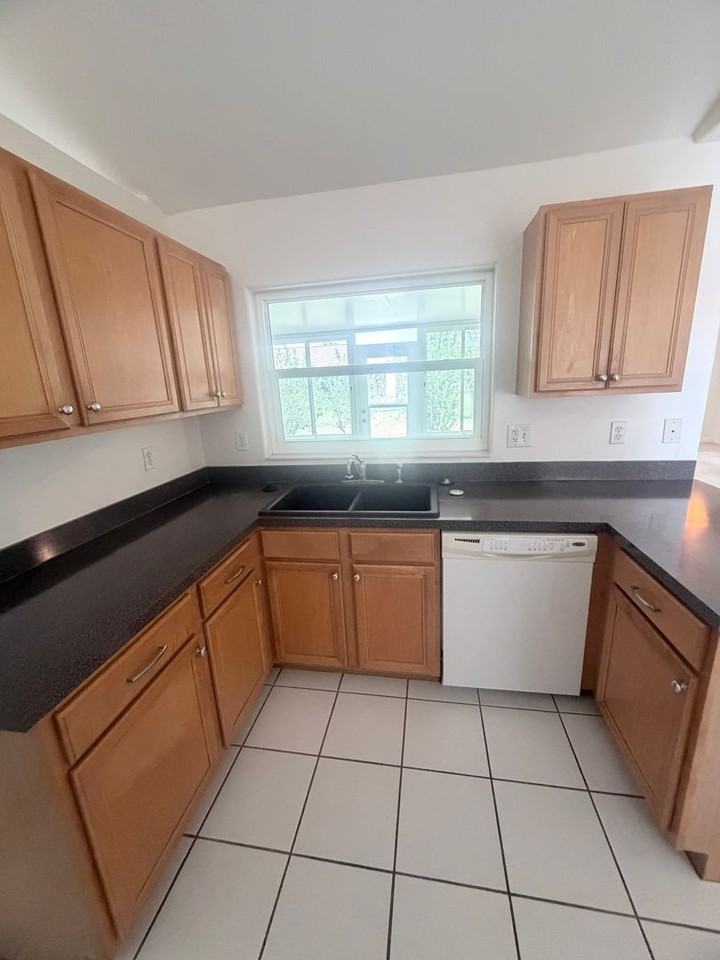 1415 Sw 29th Ter - Photo 6 of 33