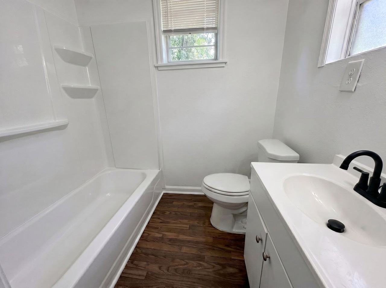 278 Hewlett Rd - Photo 4 of 5