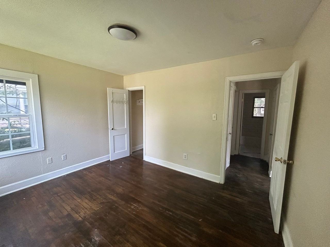 306 Boggs St - Photo 3 of 13