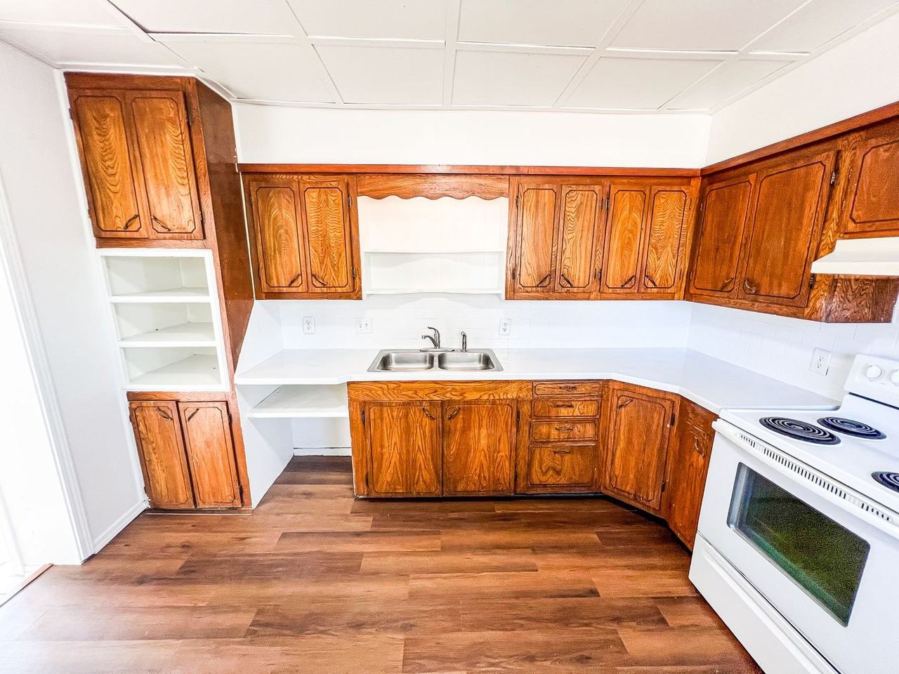 201 S Jones Ave - Photo 4 of 13