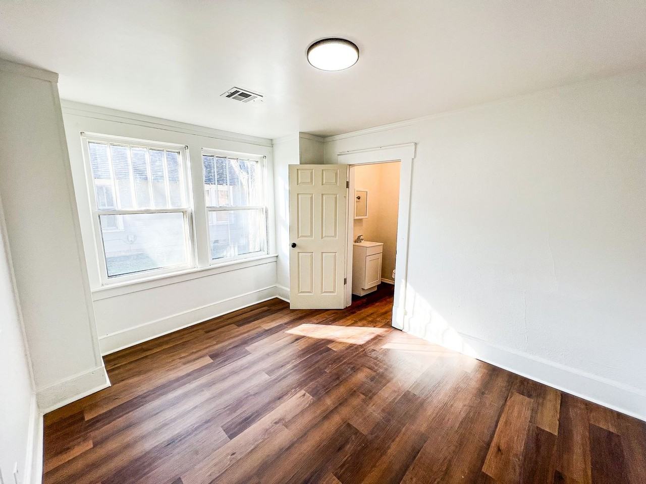 201 S Jones Ave - Photo 7 of 13