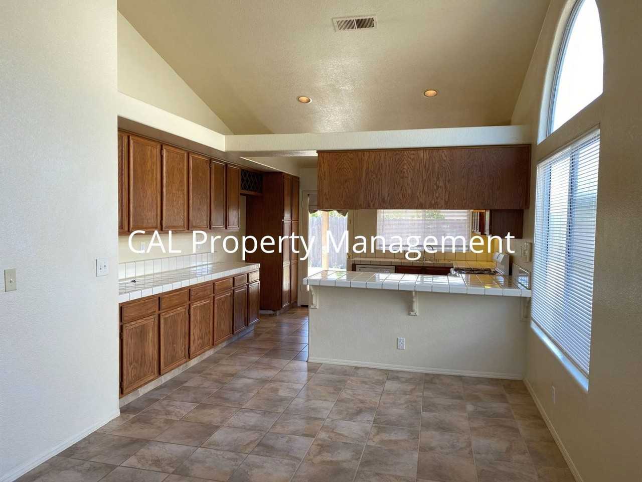 764 Entrada Dr - Photo 5 of 21
