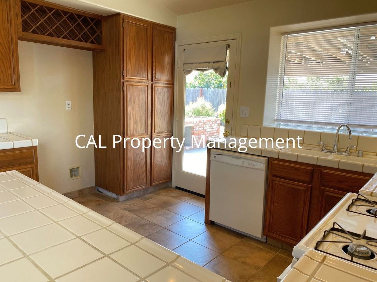 764 Entrada Dr - Photo 7 of 21