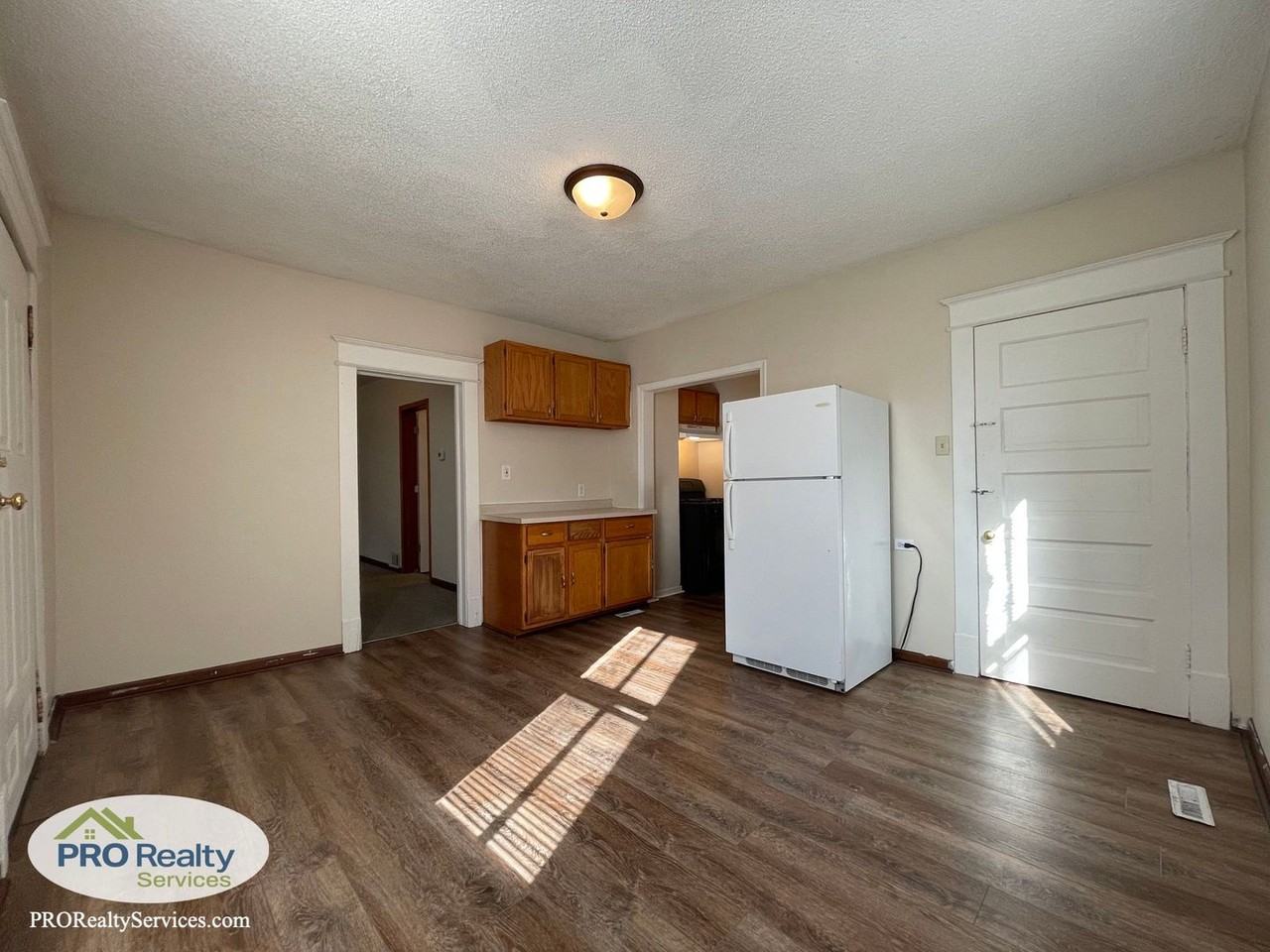558 Western Ave N - Photo 2 of 19