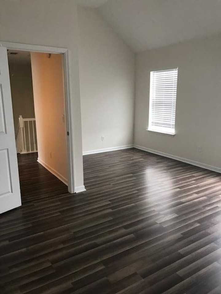 1432 Hilltop Dr - Photo 2 of 19