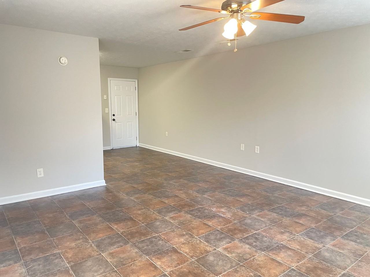 209 E Wilson St - Photo 3 of 13