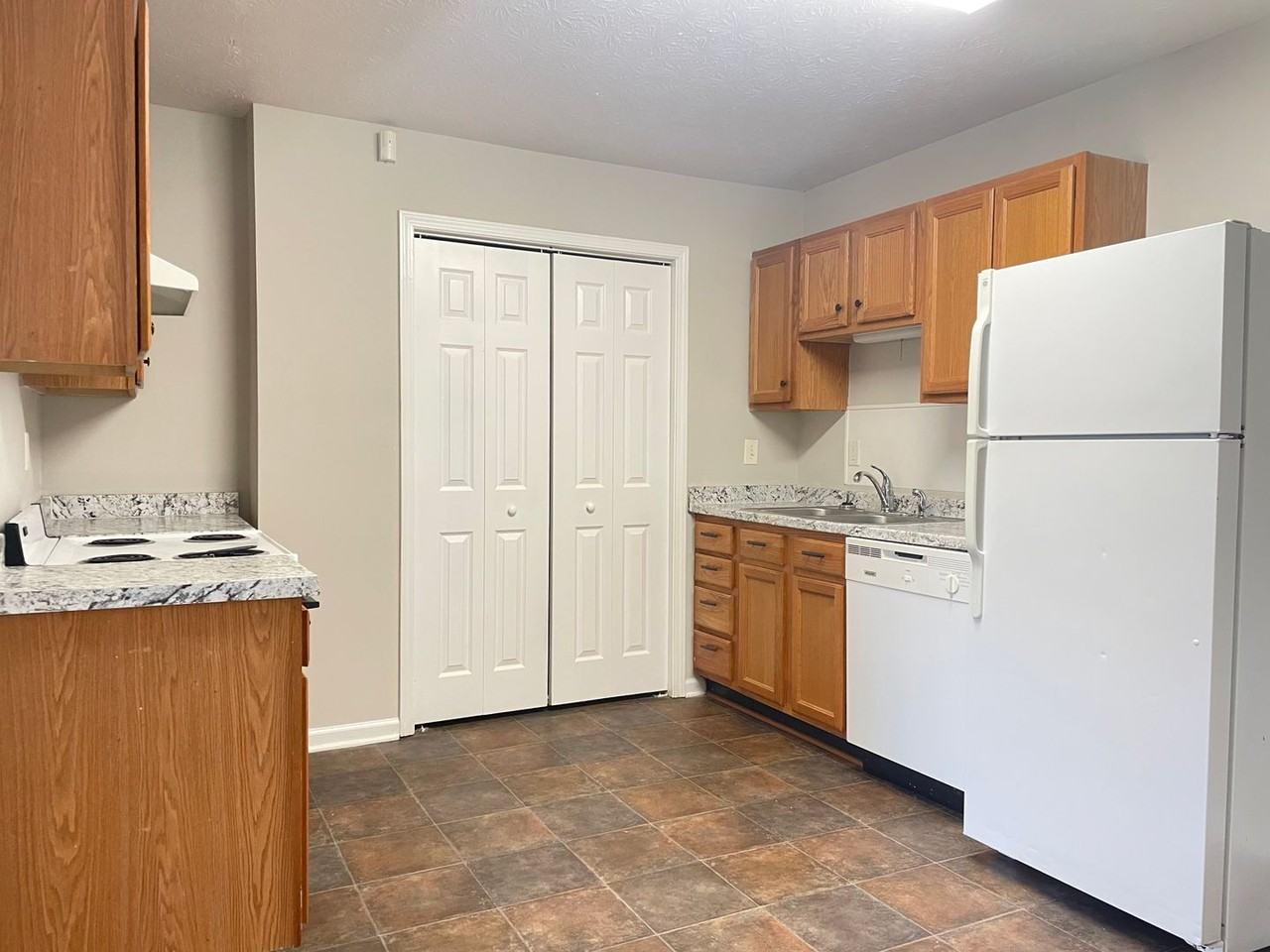 209 E Wilson St - Photo 4 of 13