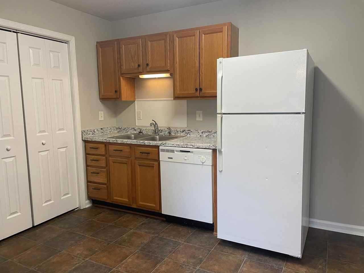 209 E Wilson St - Photo 5 of 13