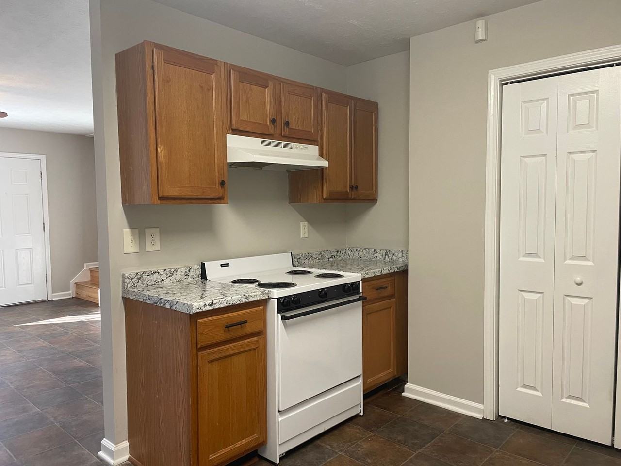 209 E Wilson St - Photo 6 of 13