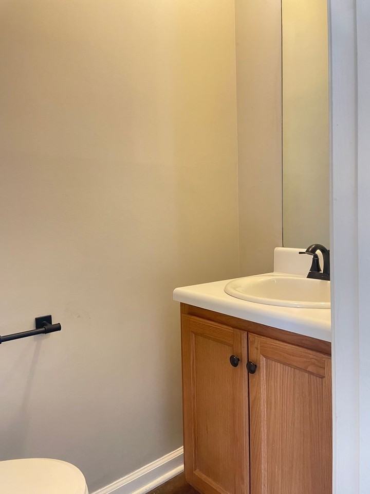 209 E Wilson St - Photo 7 of 13