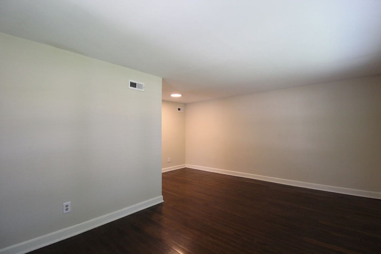 2700 Howell Ter - Photo 2 of 9