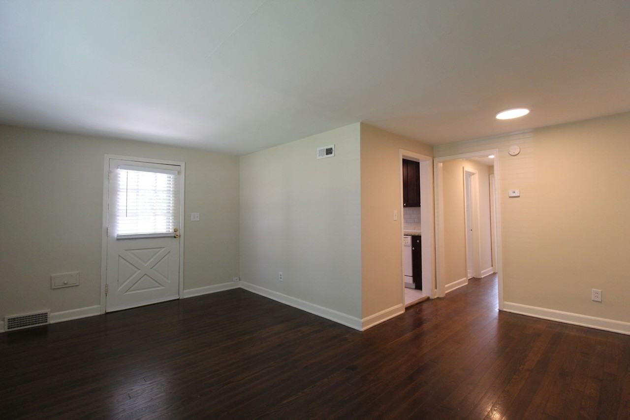 2700 Howell Ter - Photo 3 of 9