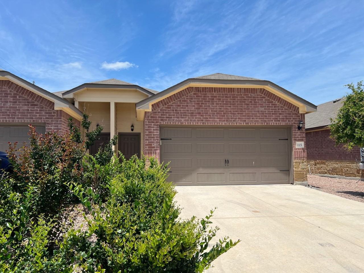 1102 Renee Way - Photo 2 of 19