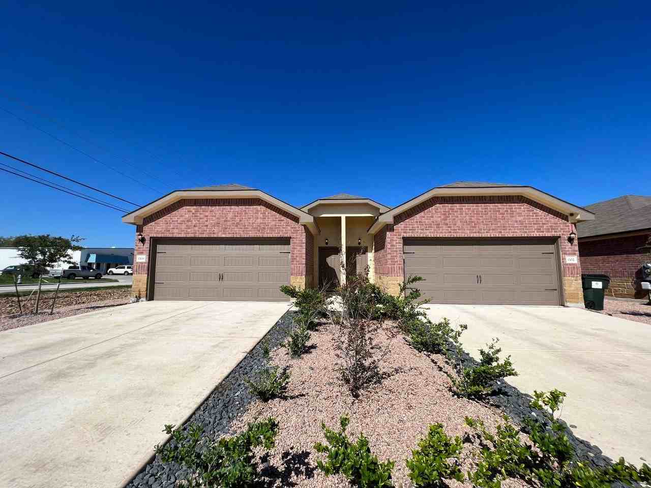 1102 Renee Way - Photo 3 of 19