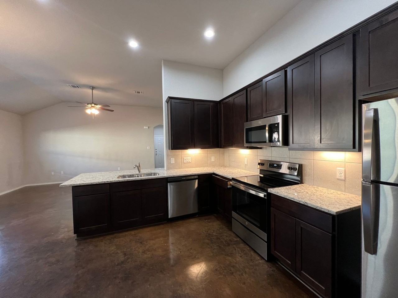 1102 Renee Way - Photo 4 of 19
