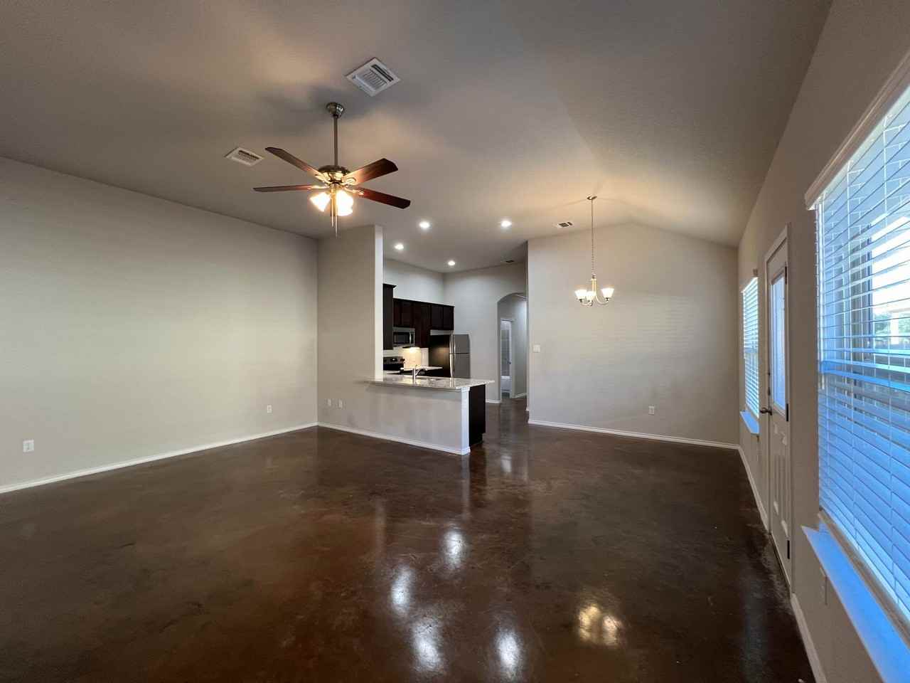 1102 Renee Way - Photo 5 of 19