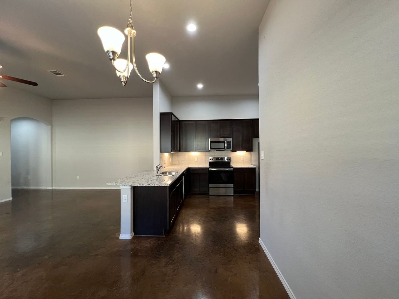 1102 Renee Way - Photo 6 of 19