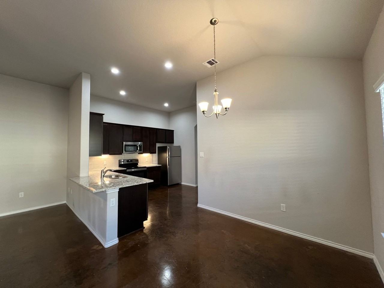1102 Renee Way - Photo 7 of 19