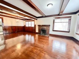 Charming 2 Bed / 2 Bath Apartment on Ocean Blvd – Garage Included - Photo 1 of 1