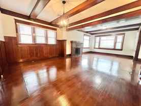 Charming 2 Bed / 2 Bath Apartment on Ocean Blvd – Garage Included - Photo 1 of 1