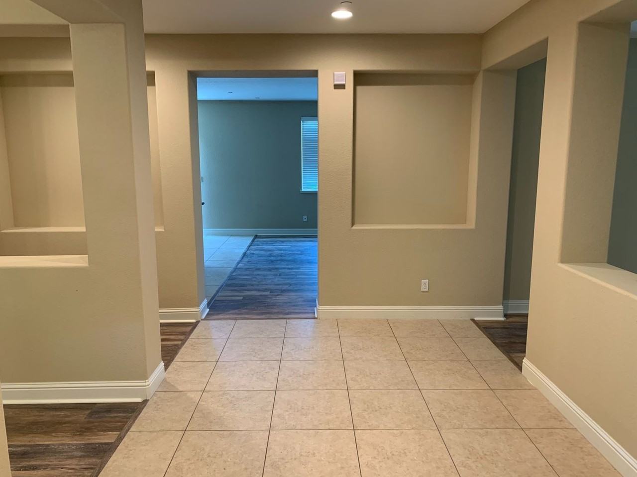 2977 Blumen Ave - Photo 3 of 20