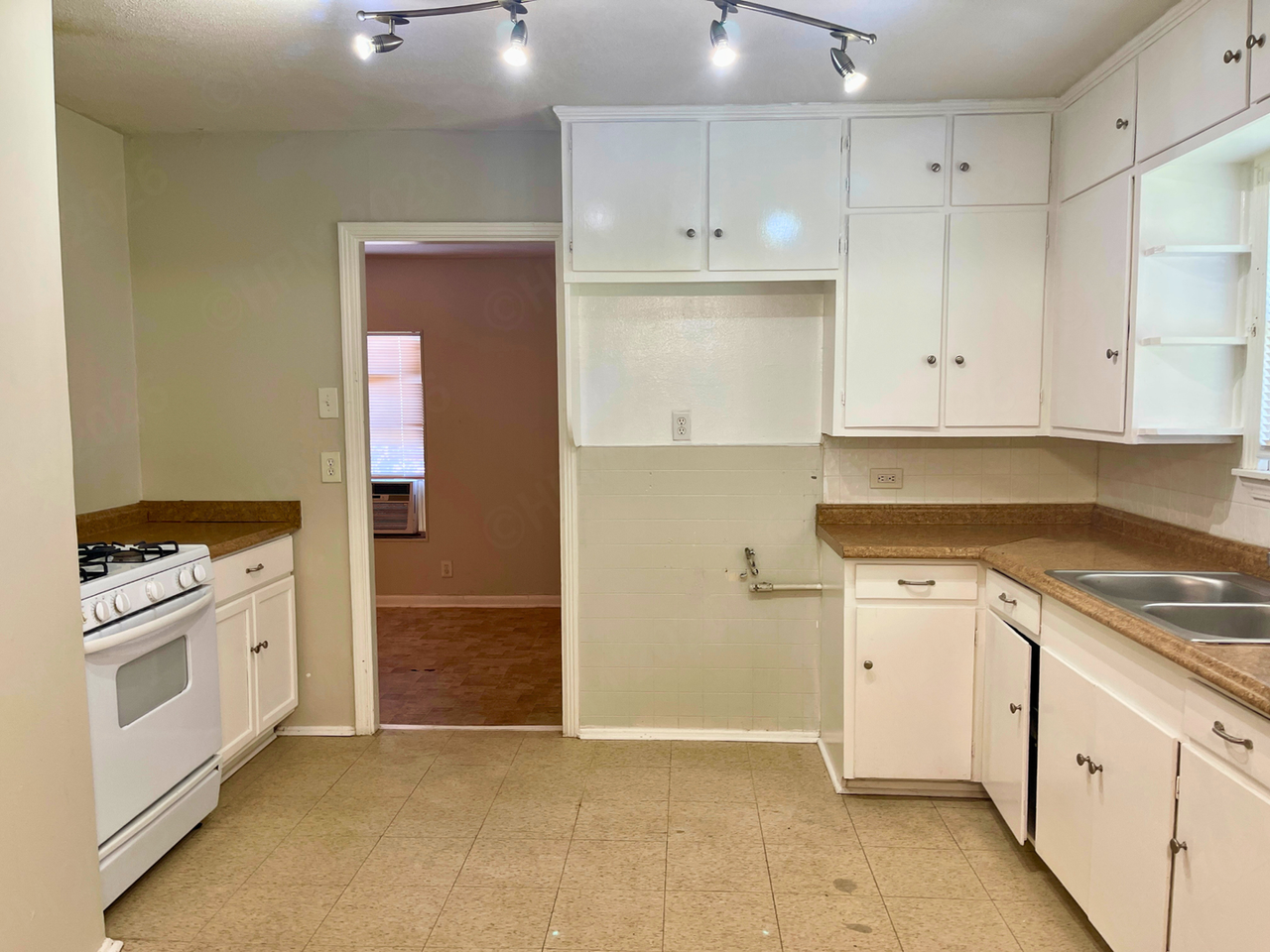 102 Shrine Ave - Photo 7 of 15