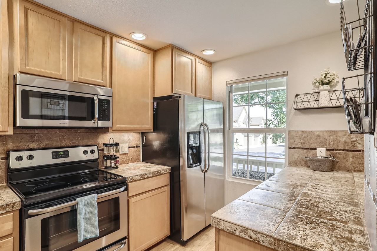 10587 W Maplewood Dr #F - Photo 3 of 12