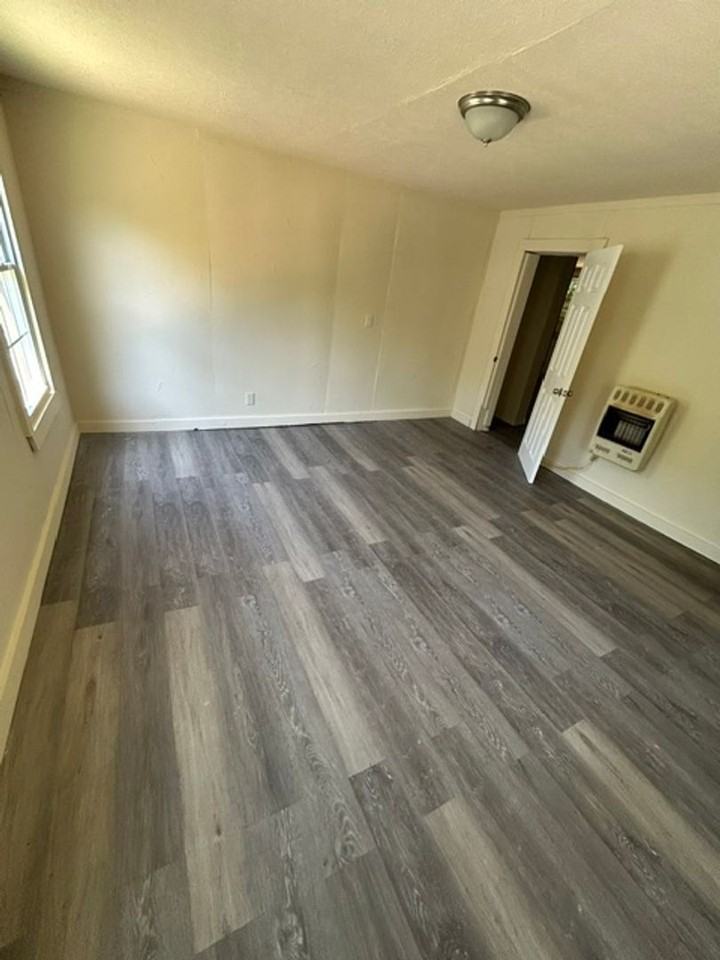 82 Maple St - Photo 3 of 6