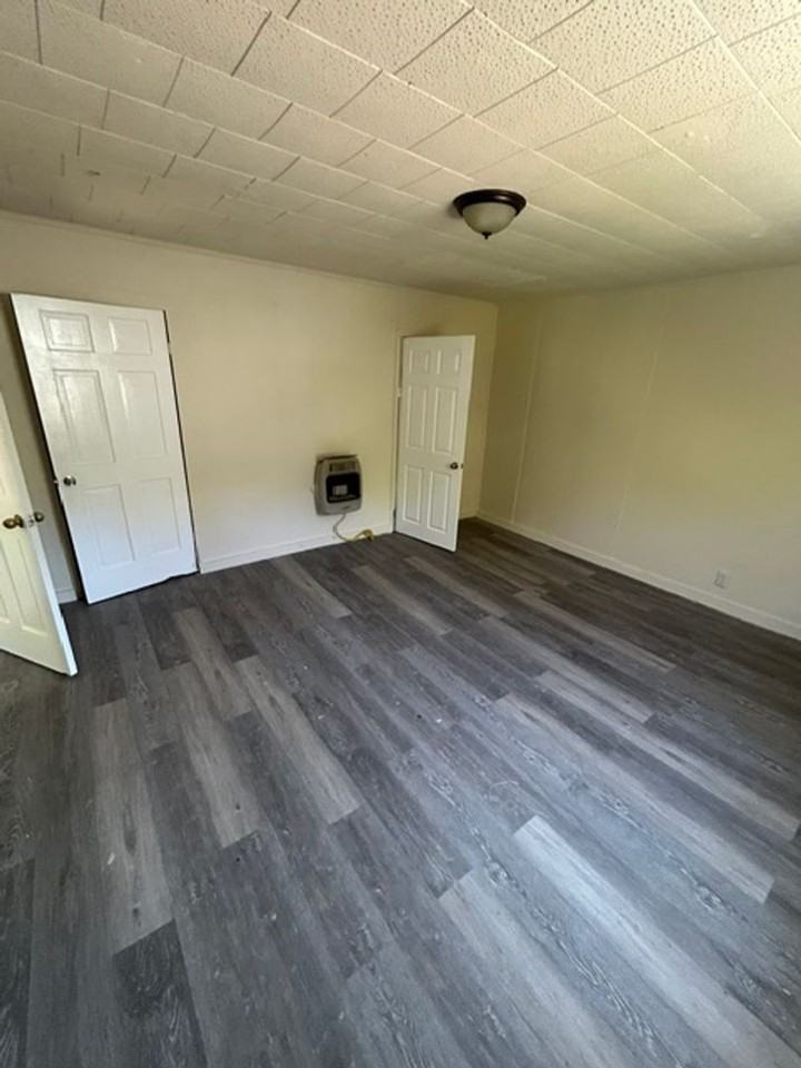 82 Maple St - Photo 4 of 6