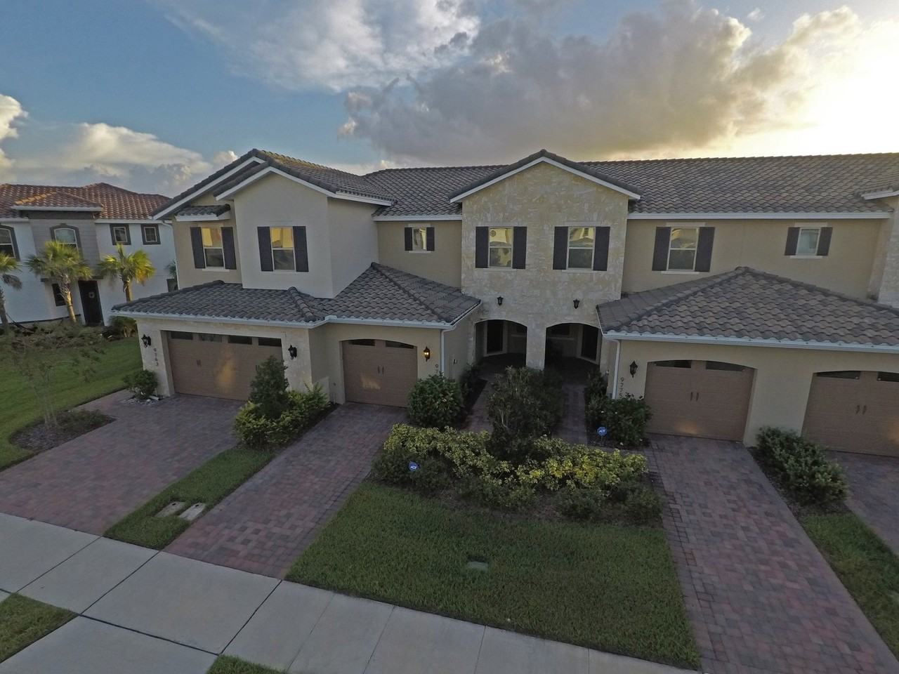 9769 Winnington St - Photo 4 of 37