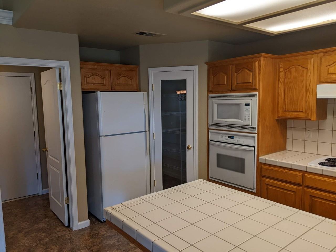 1850 E Turnberry Ave - Photo 2 of 20