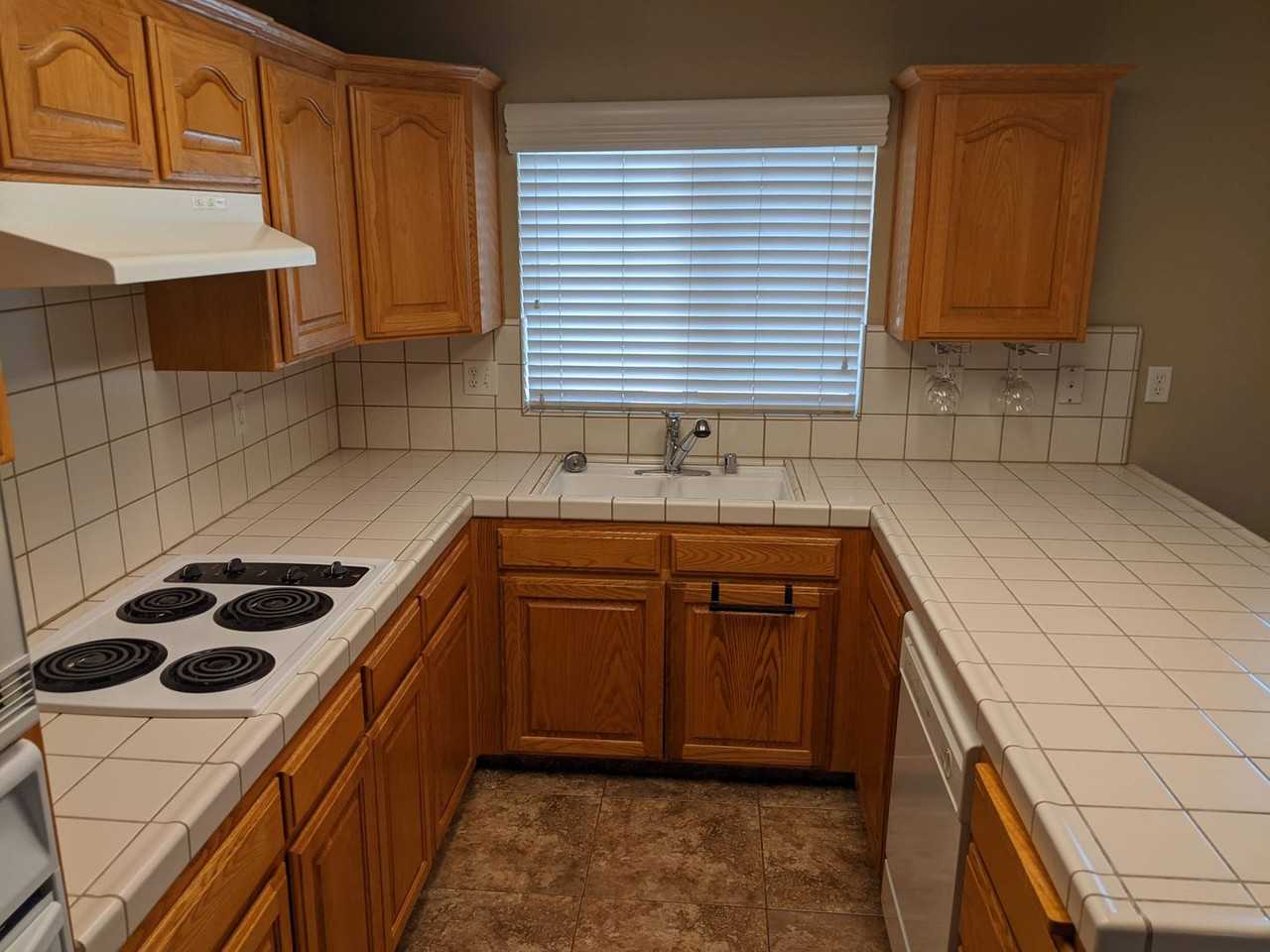 1850 E Turnberry Ave - Photo 4 of 20