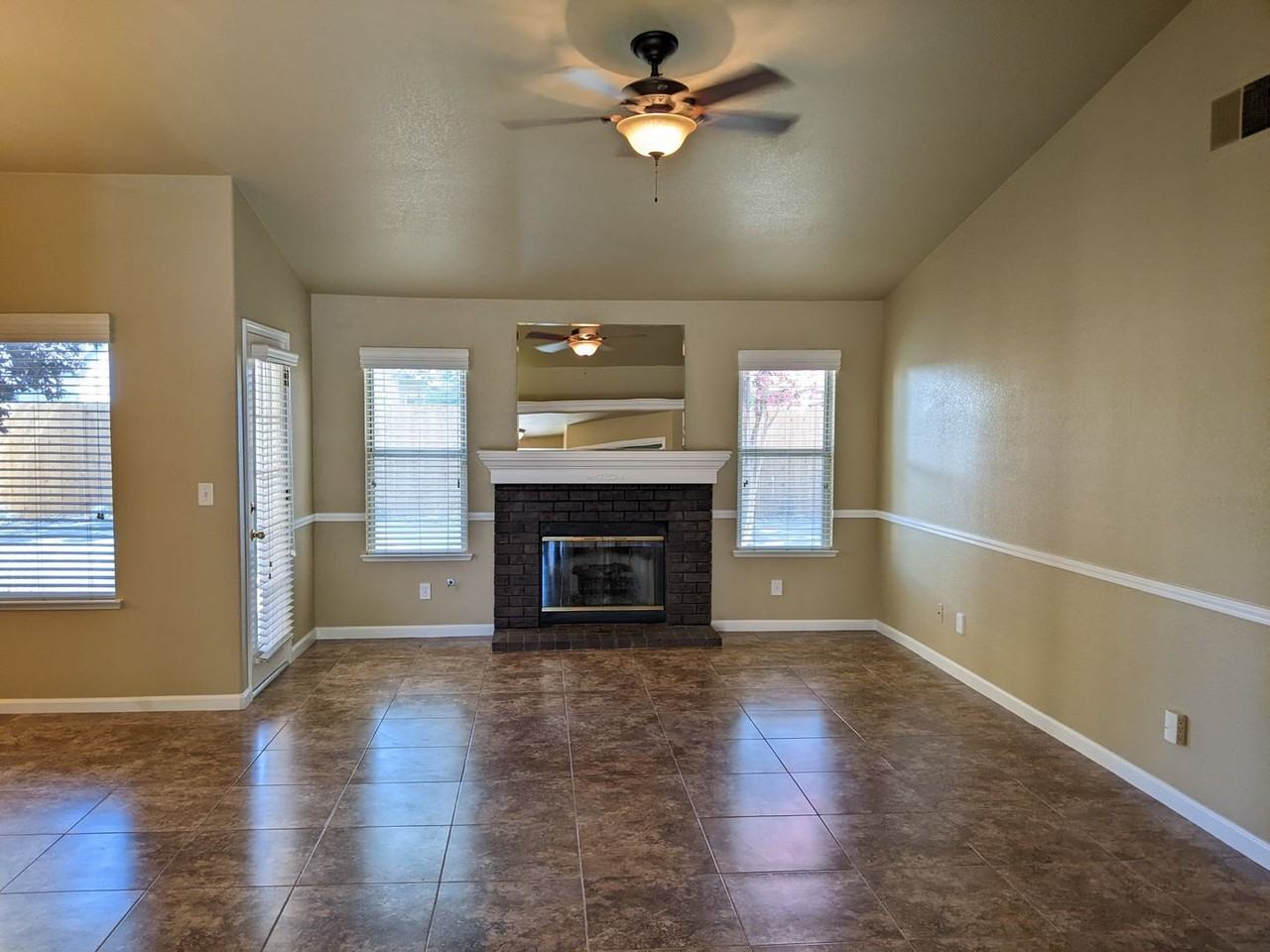 1850 E Turnberry Ave - Photo 7 of 20