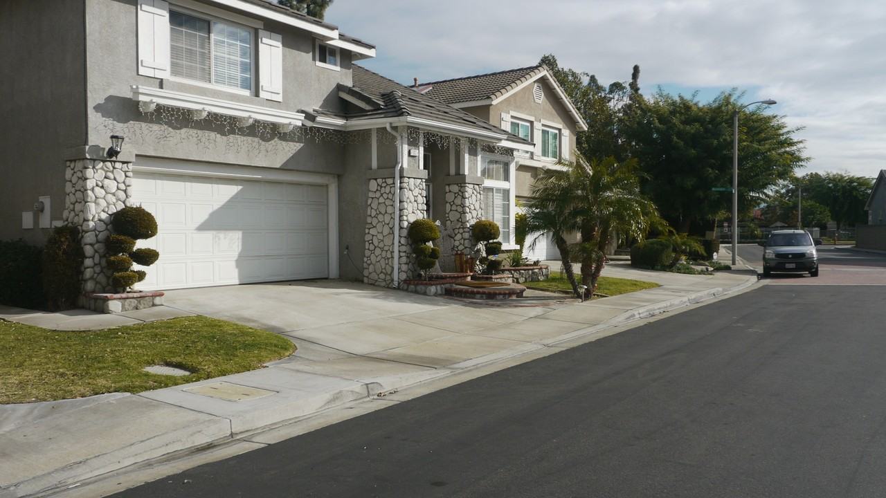 1825 Nixon Ave - Photo 4 of 50