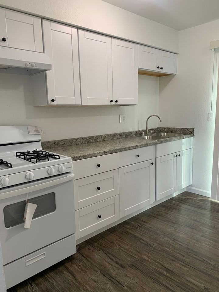 1217 N Brown St #E - Photo 2 of 6