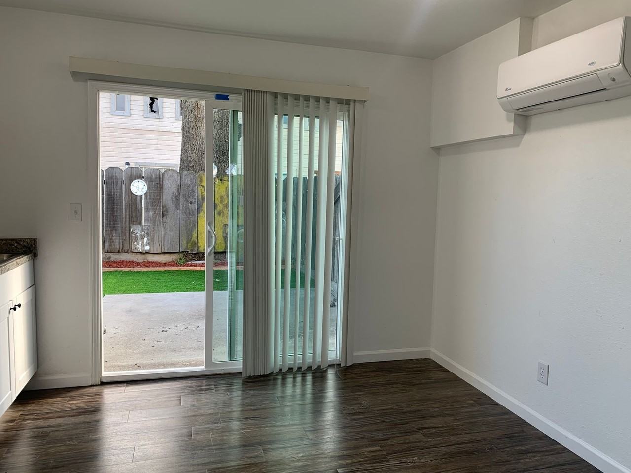 1217 N Brown St #E - Photo 5 of 6