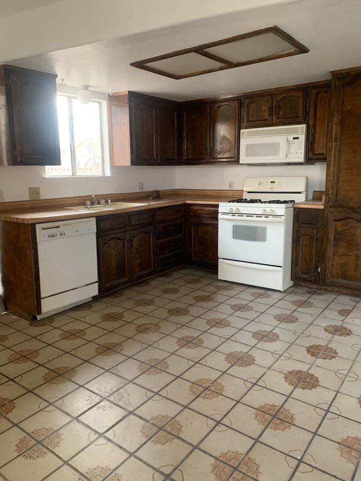 994 S Harris St - Photo 3 of 14