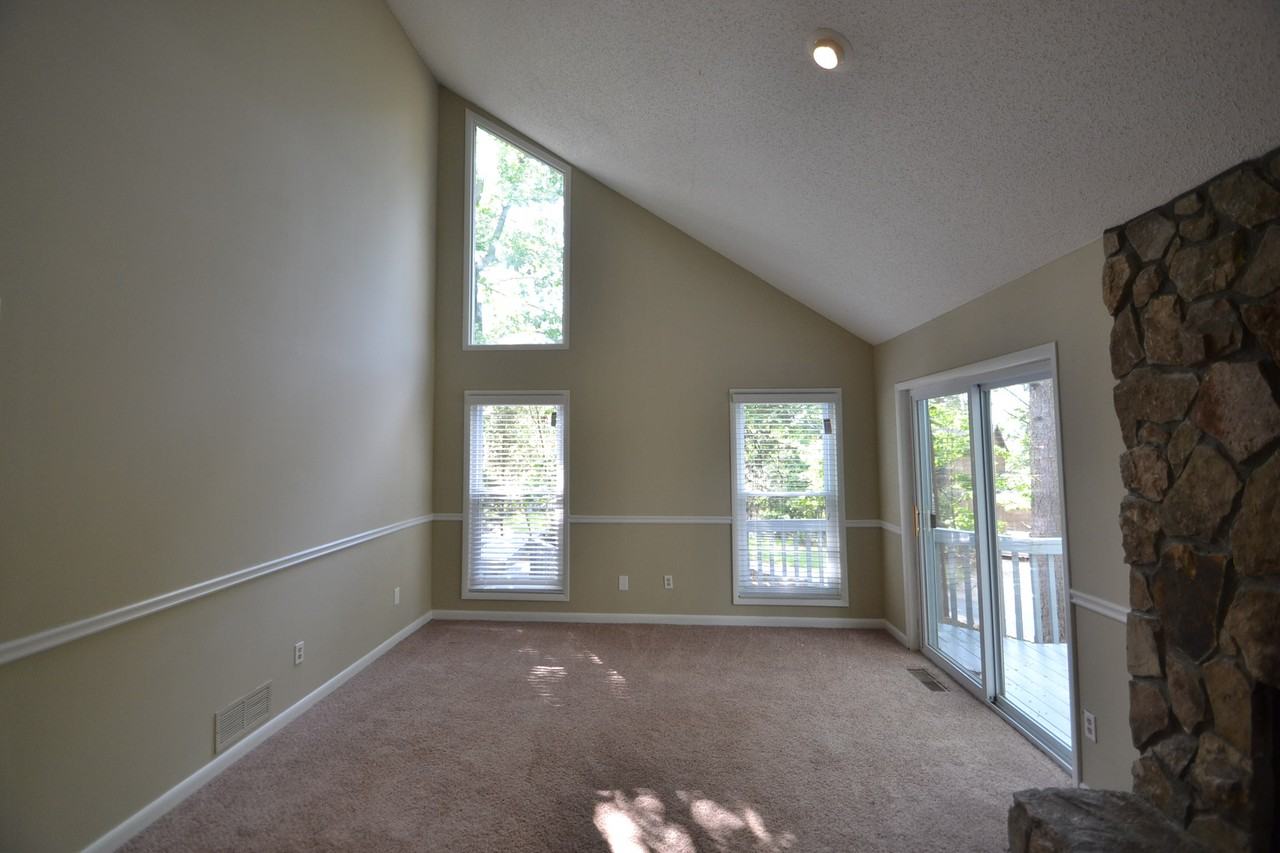 210 N Falcon Bluff - Photo 2 of 11