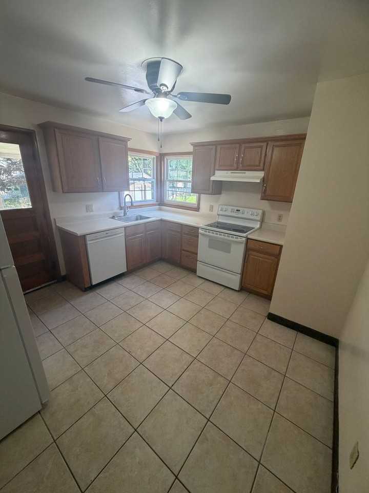 1434 W 39th St - Photo 4 of 14