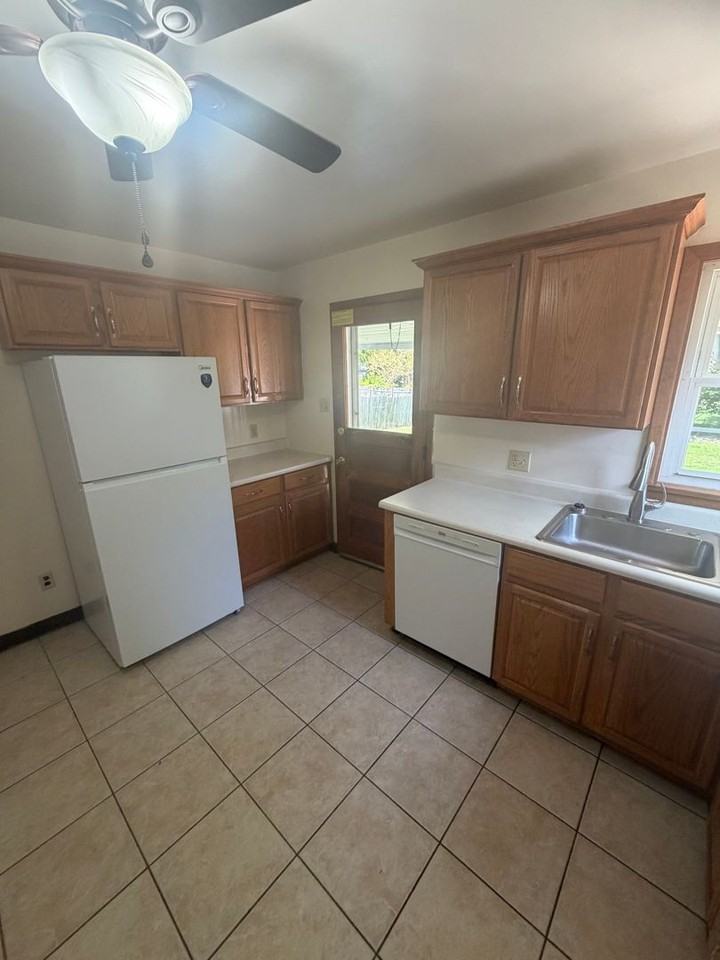 1434 W 39th St - Photo 5 of 14