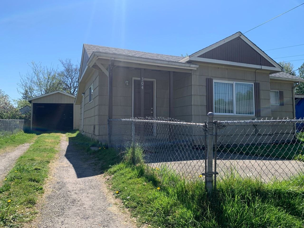 304 Rosewood St - Photo 2 of 16