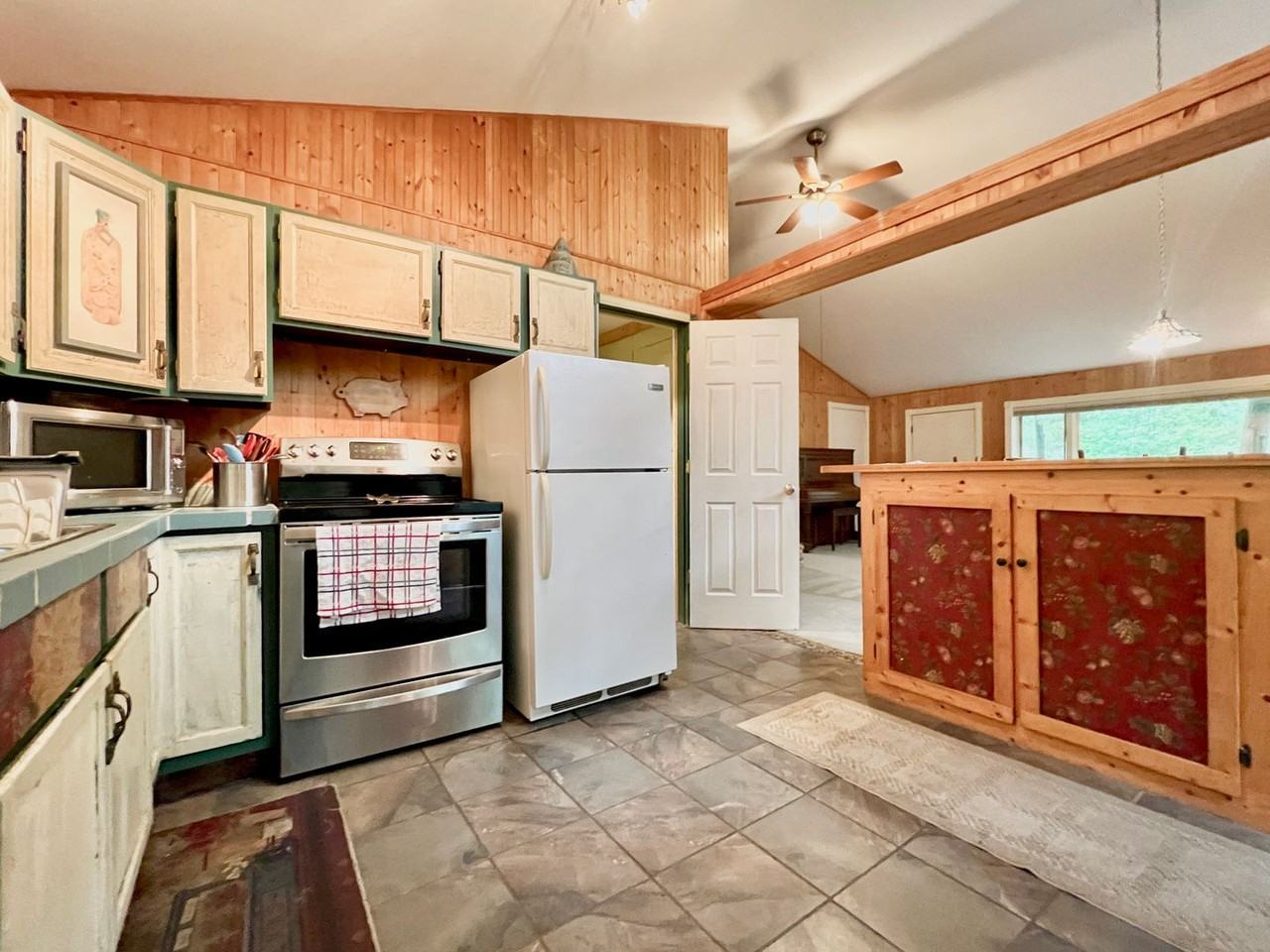 8904 Park Ln - Photo 2 of 29