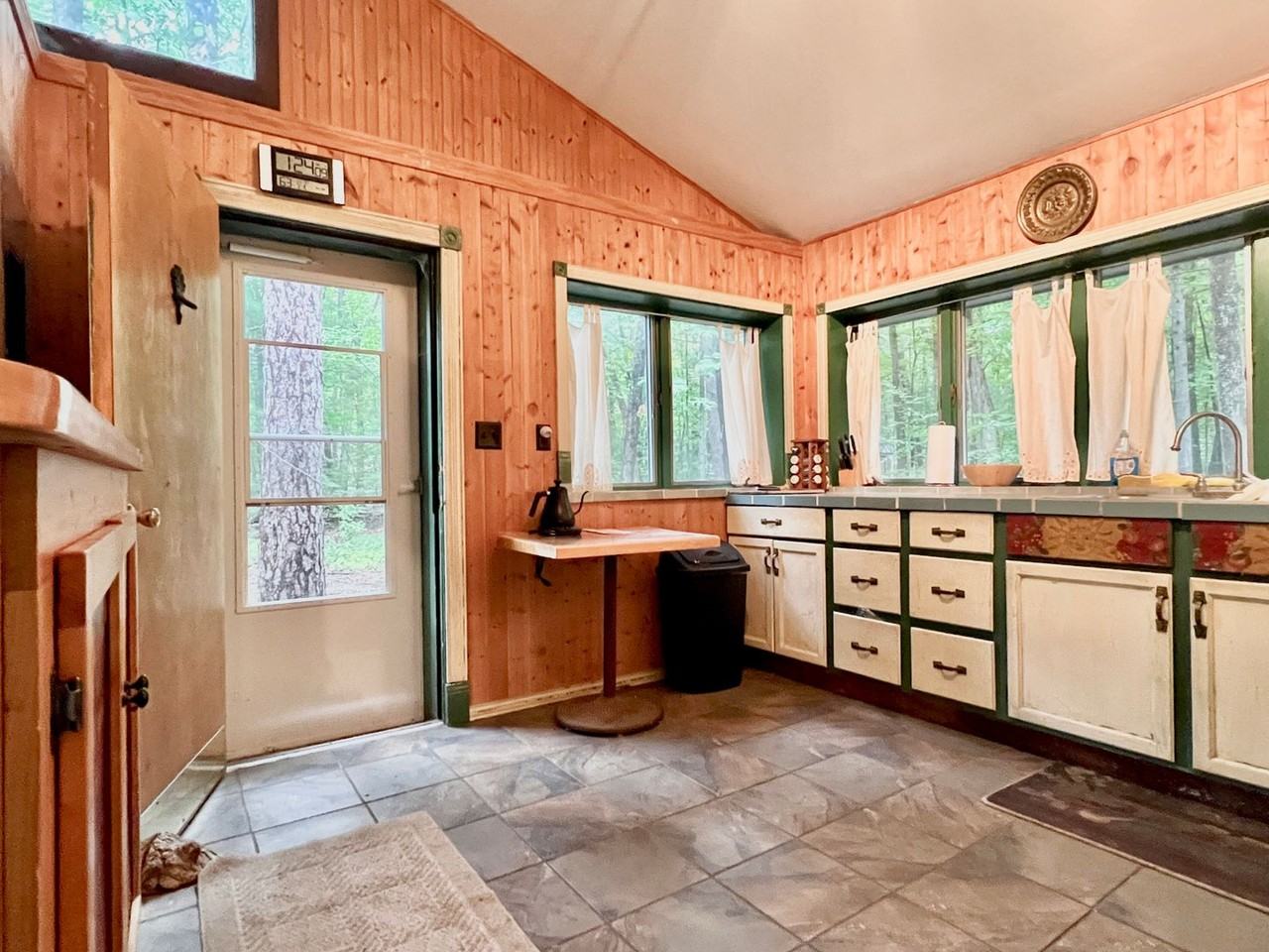 8904 Park Ln - Photo 4 of 29