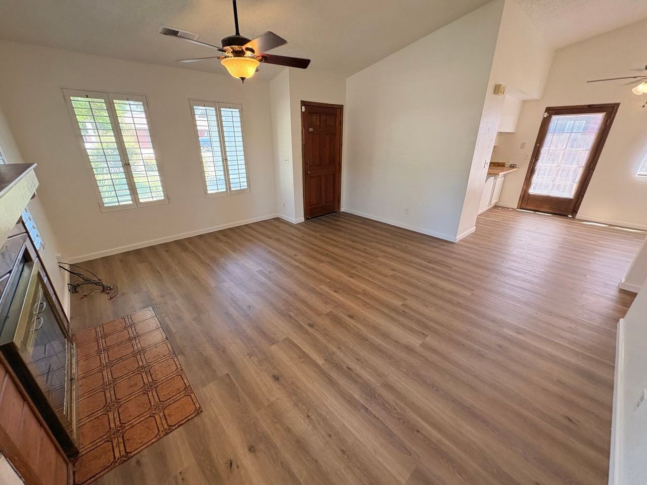 907 E Oakridge Ave - Photo 2 of 16