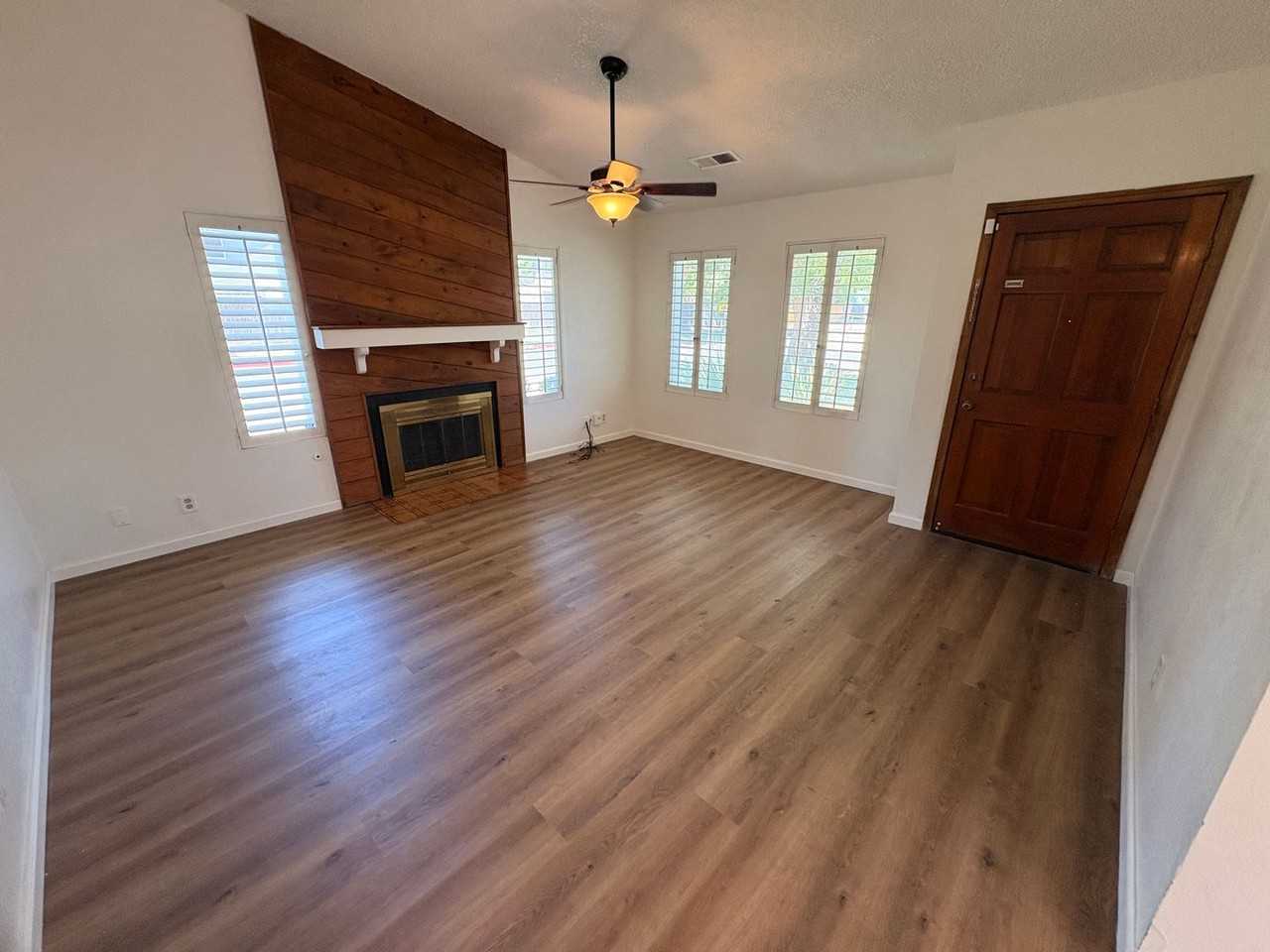 907 E Oakridge Ave - Photo 3 of 16