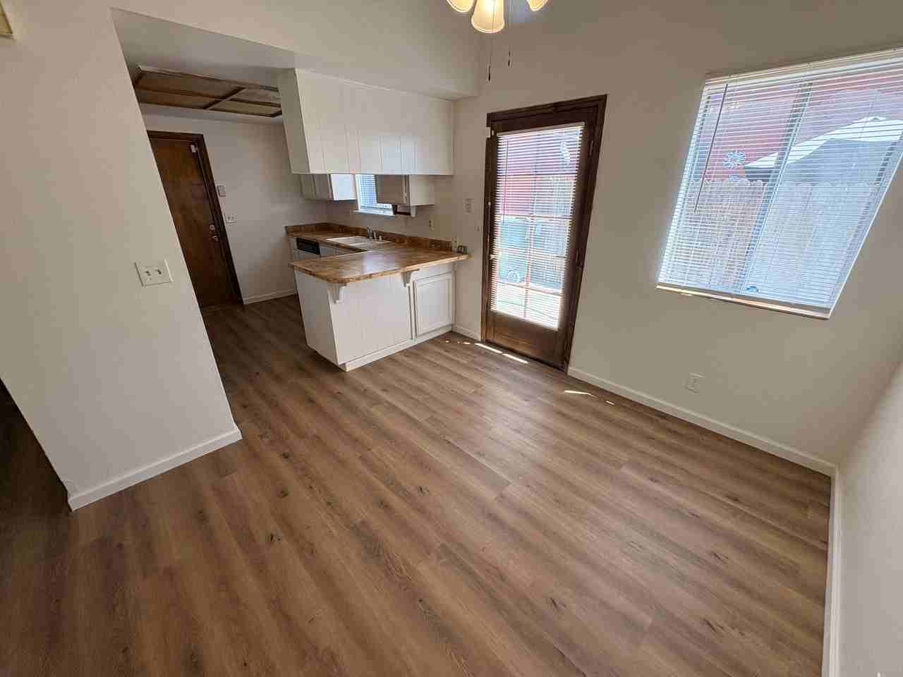 907 E Oakridge Ave - Photo 4 of 16