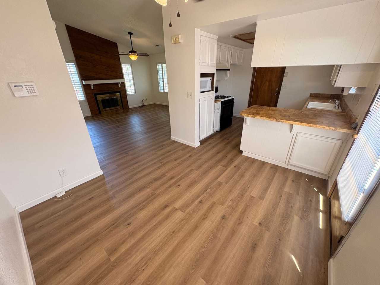 907 E Oakridge Ave - Photo 5 of 16