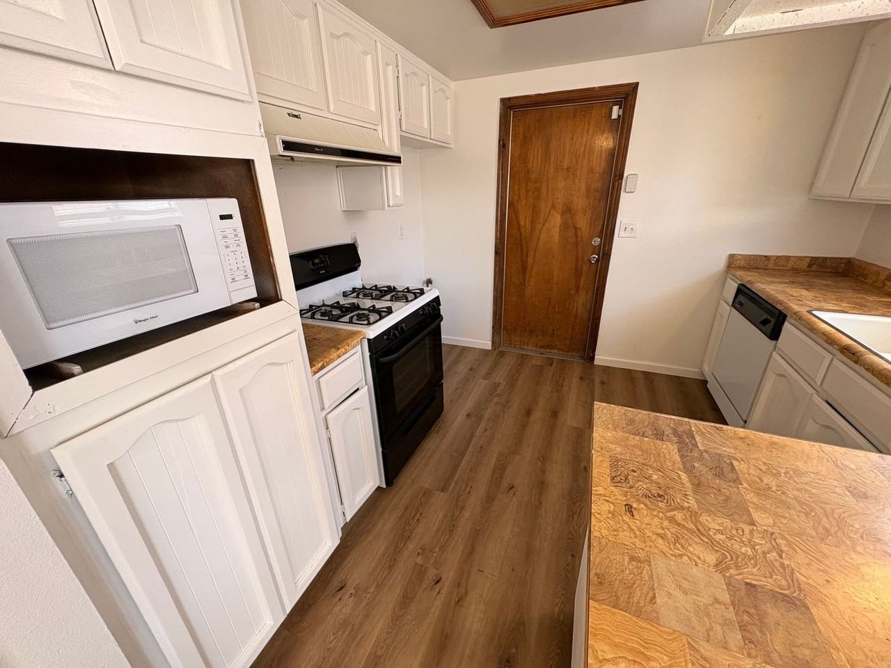 907 E Oakridge Ave - Photo 6 of 16