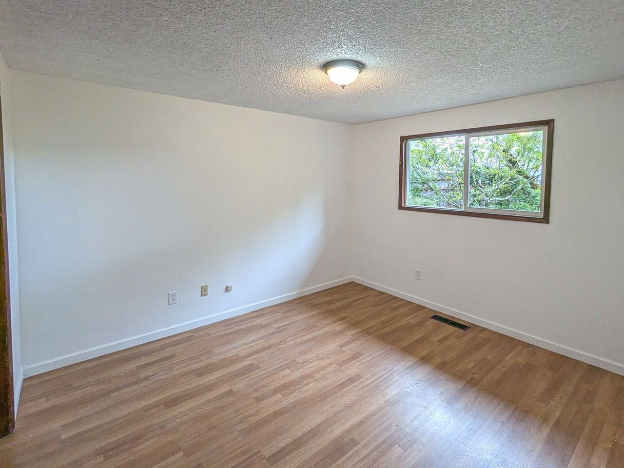 2970 Phipps Ln Ne - Photo 3 of 19