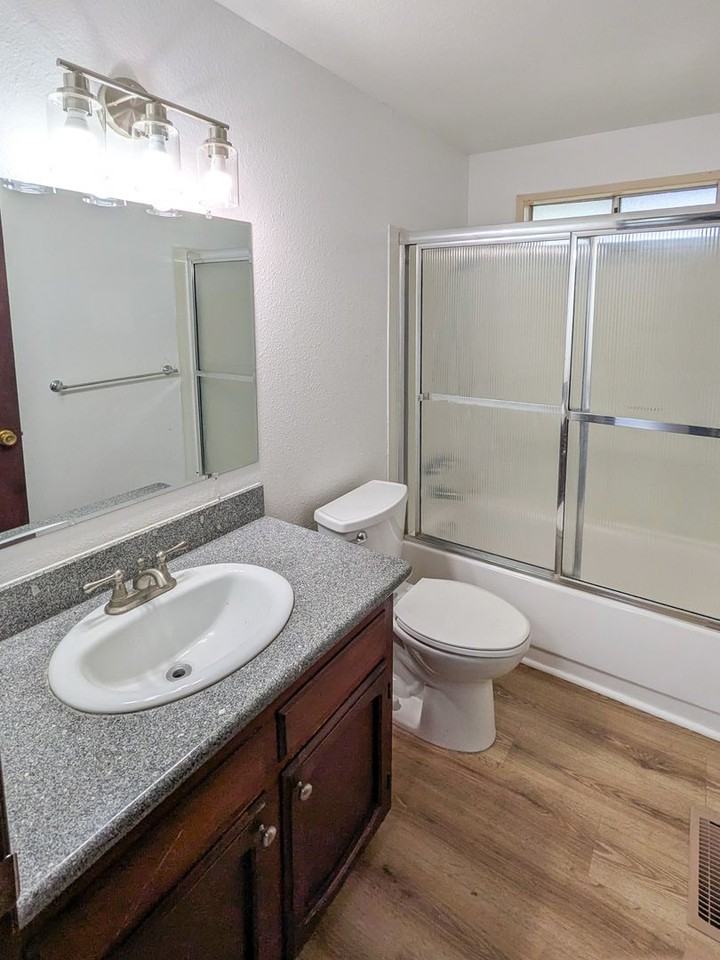 2970 Phipps Ln Ne - Photo 5 of 19